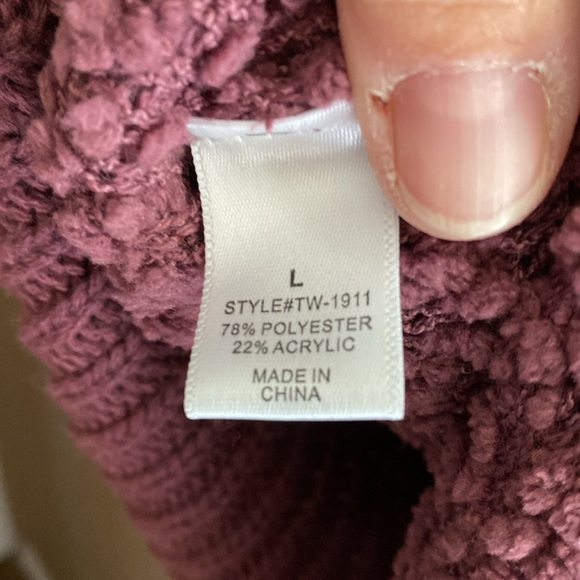 Purple pullover sweater worn only once. Beautiful long wear with leggings - Picture 4 of 5